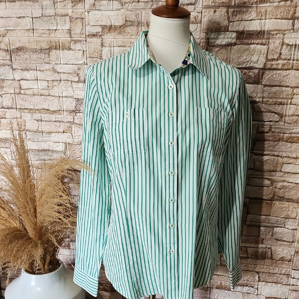 Van Heusen Green and White Striped Button-Up Shirt Classic Fit